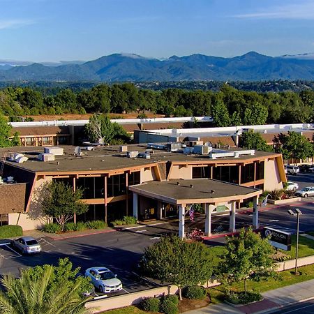 Red Lion Hotel Redding Esterno foto