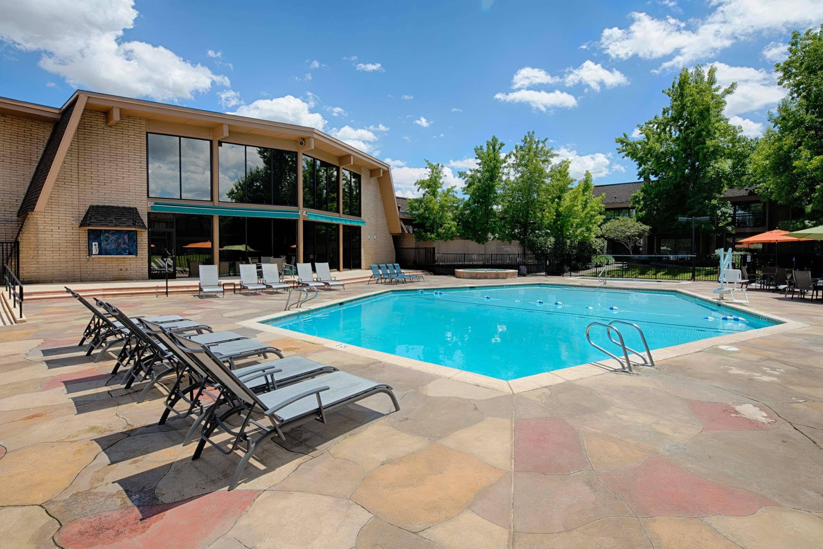 Red Lion Hotel Redding Esterno foto