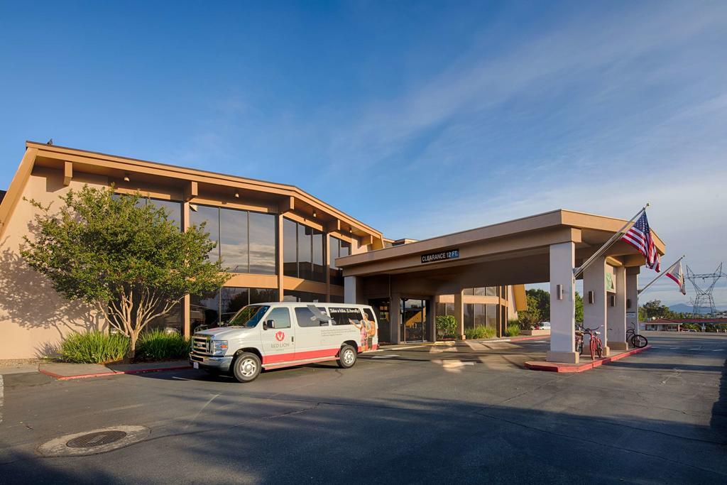 Red Lion Hotel Redding Esterno foto