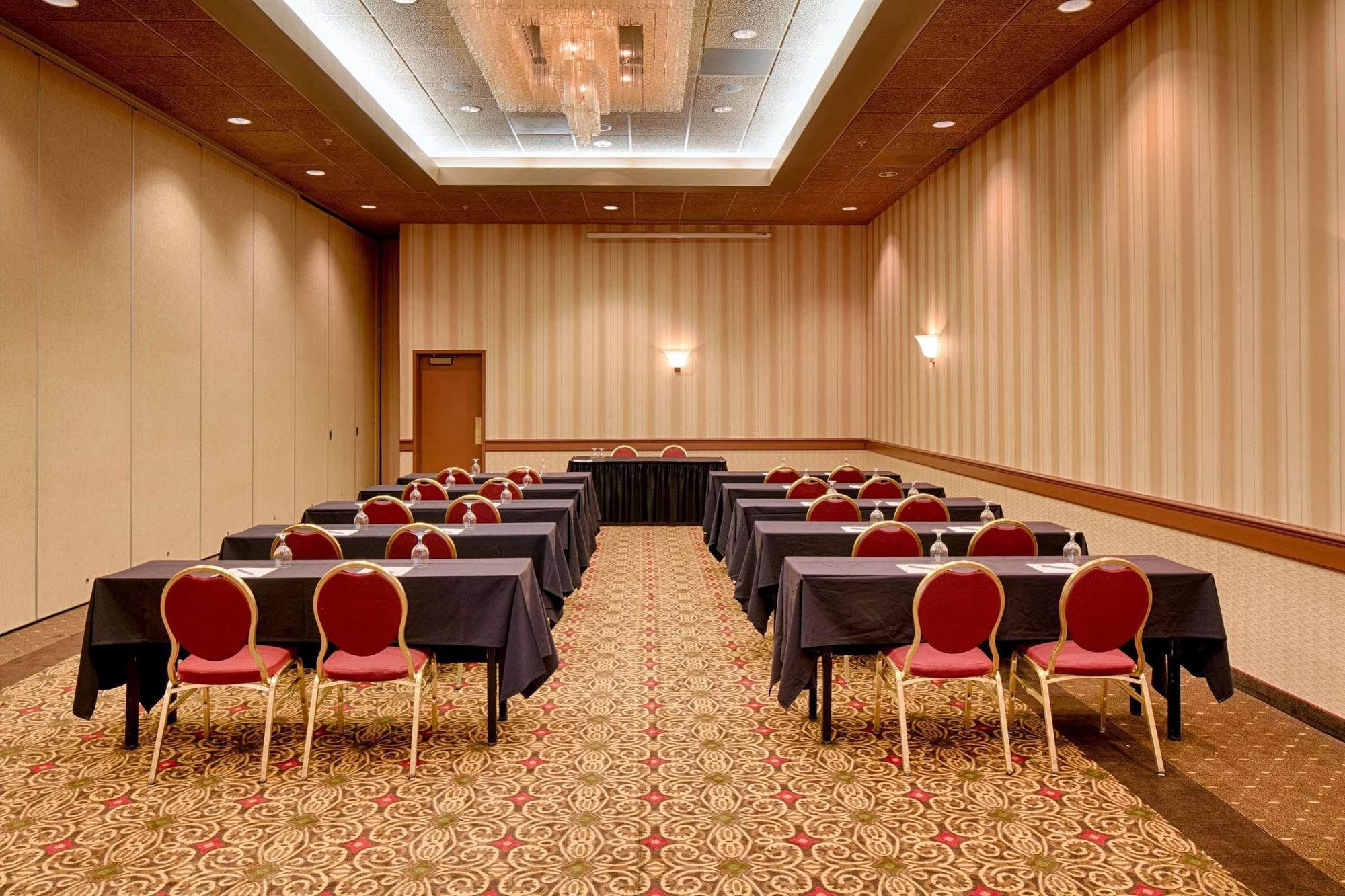 Red Lion Hotel Redding Esterno foto