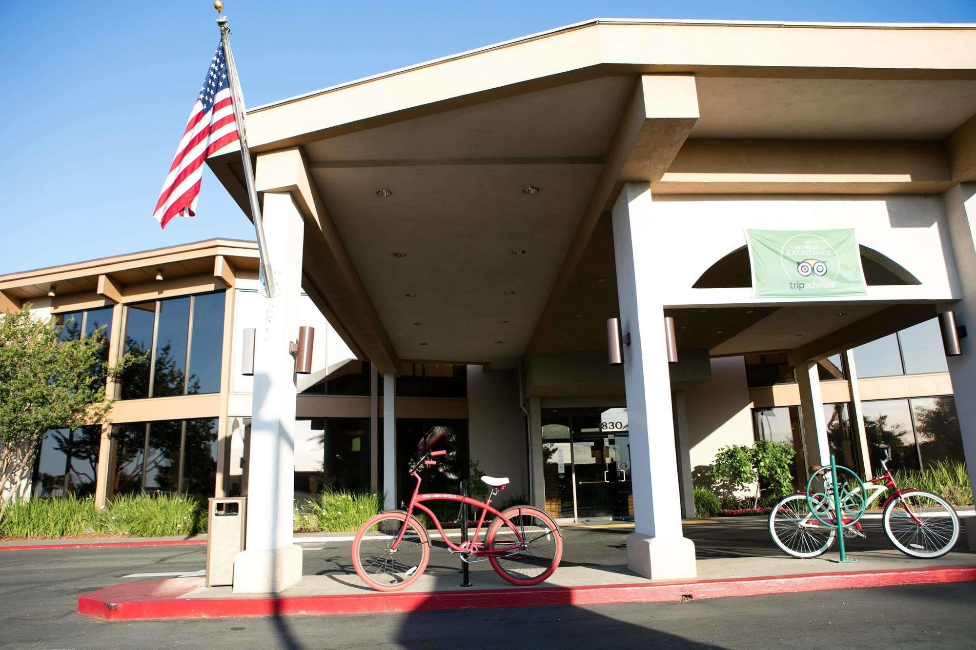 Red Lion Hotel Redding Esterno foto