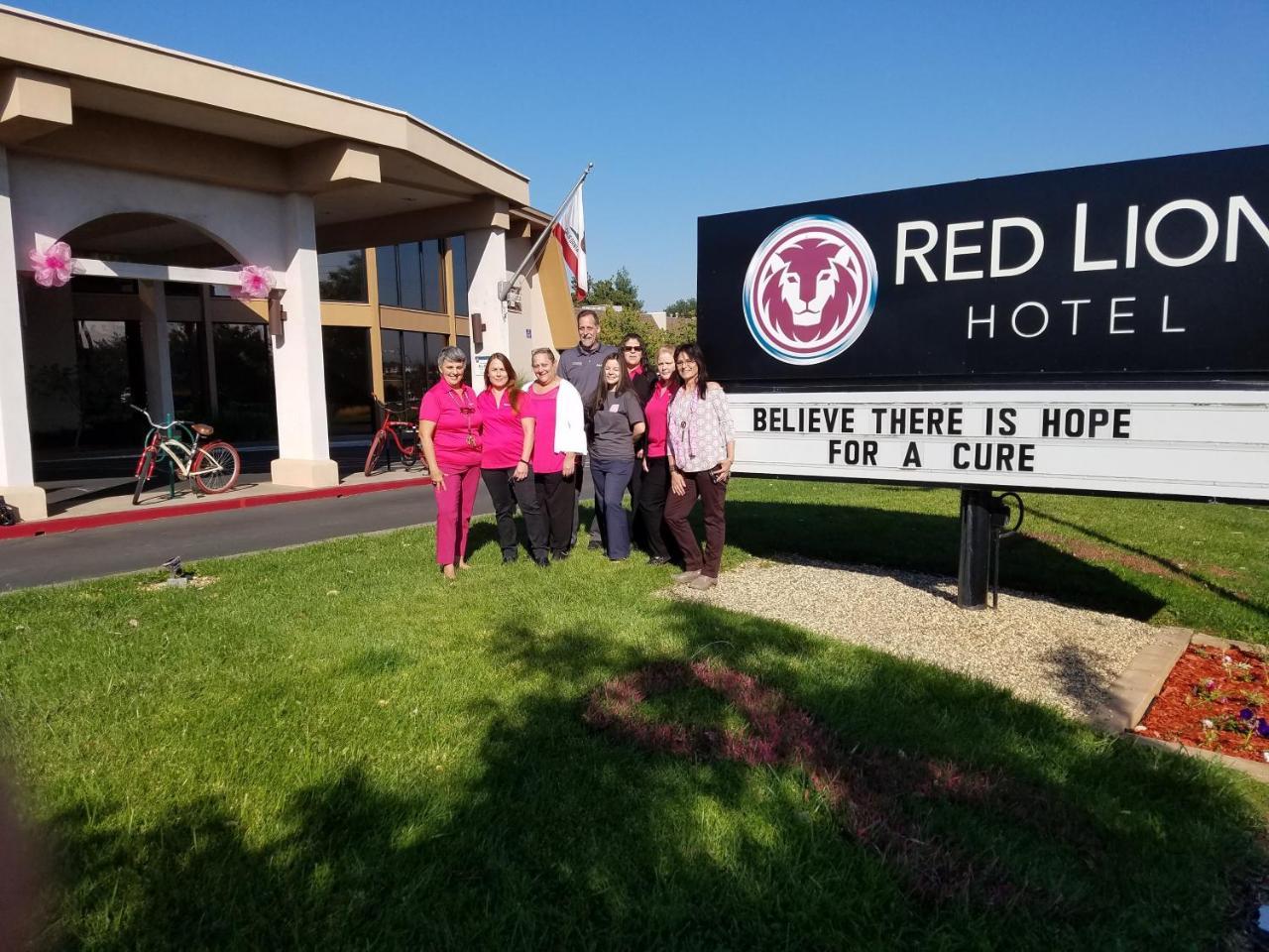 Red Lion Hotel Redding Esterno foto