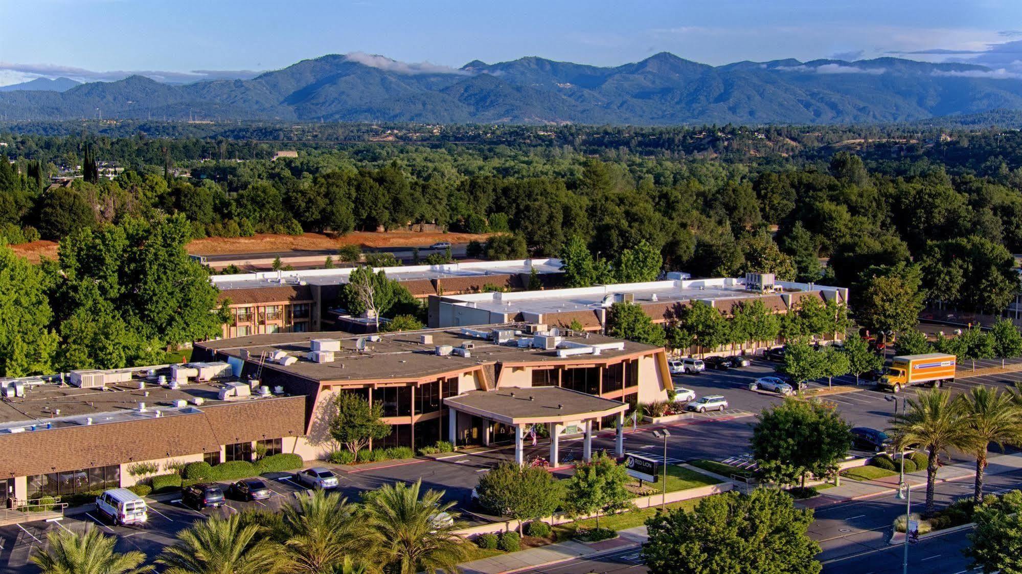 Red Lion Hotel Redding Esterno foto