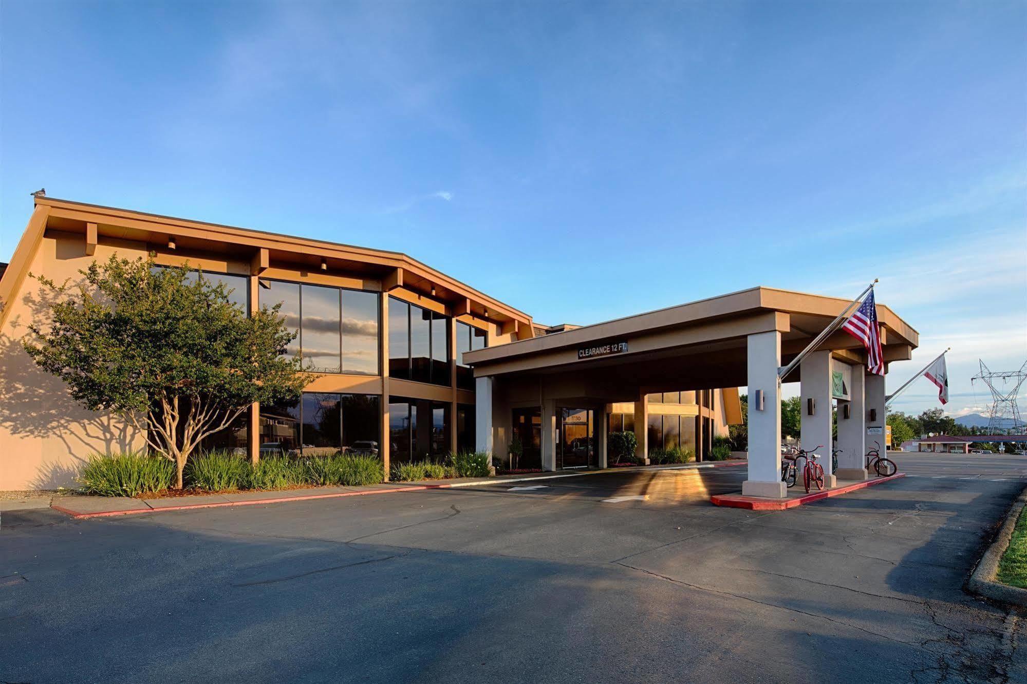 Red Lion Hotel Redding Esterno foto