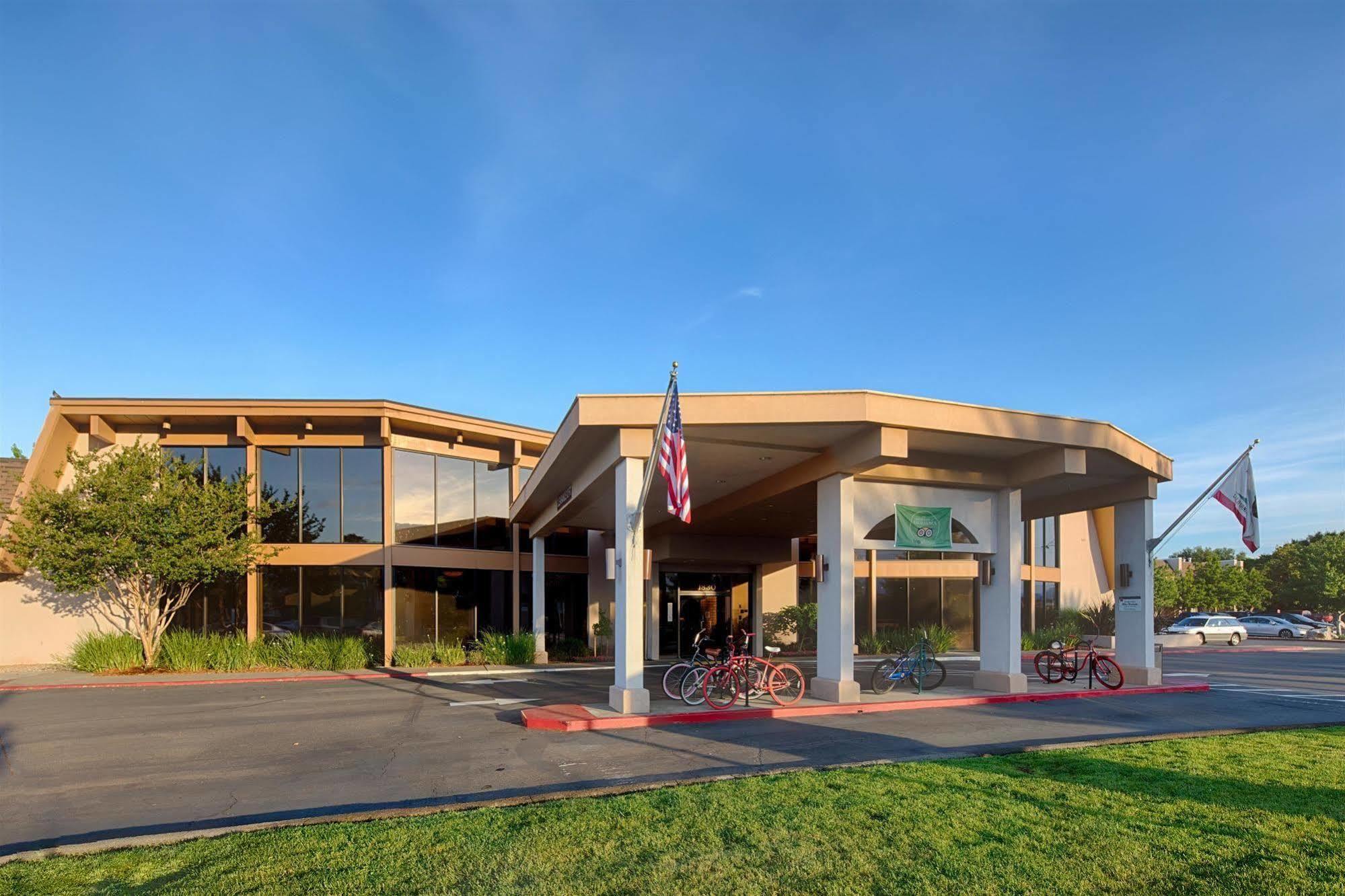 Red Lion Hotel Redding Esterno foto