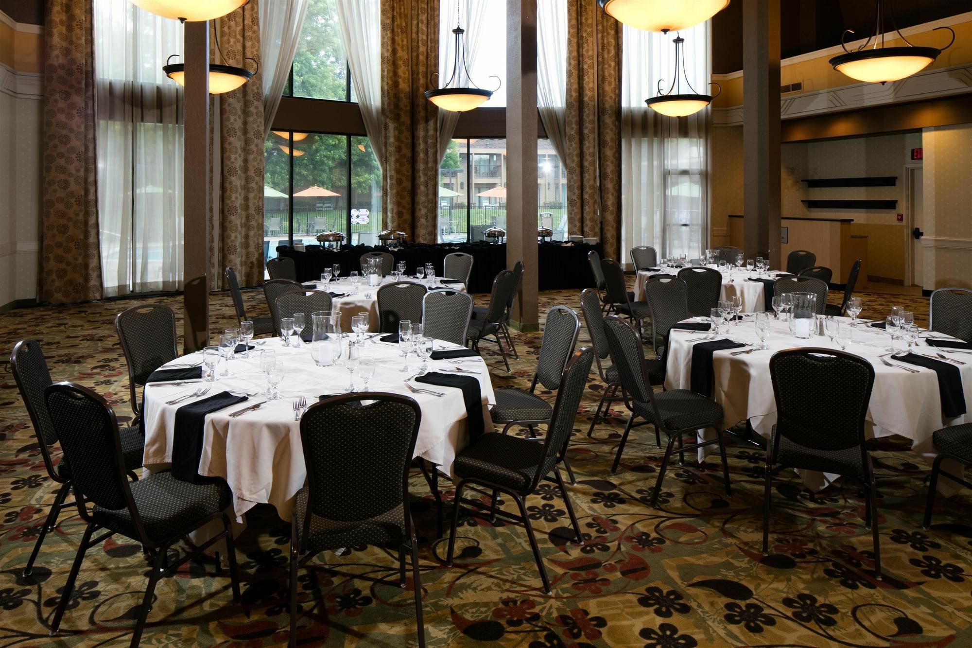 Red Lion Hotel Redding Esterno foto