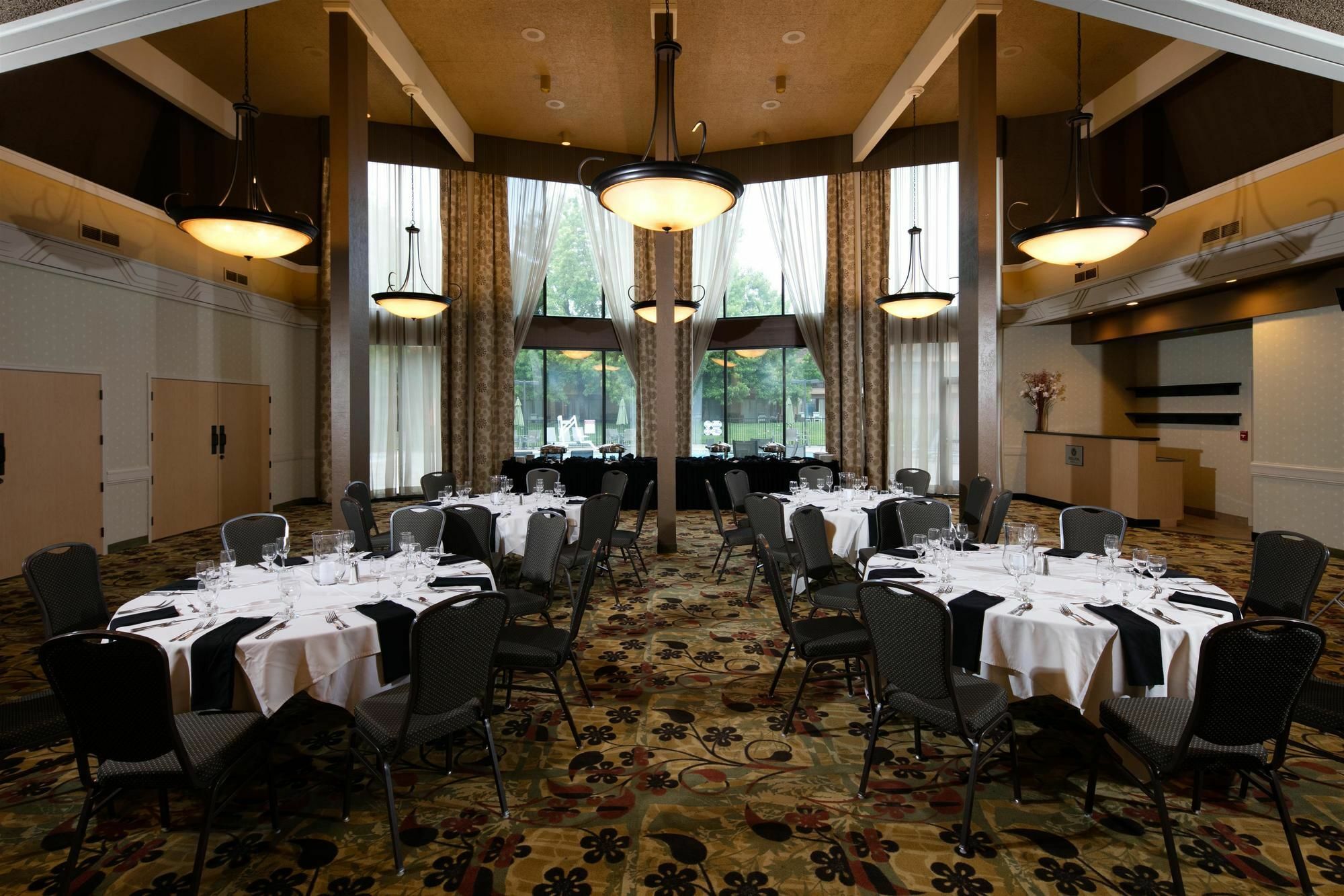 Red Lion Hotel Redding Esterno foto